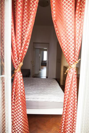 2B Pechackova family apartment with balcony by the river, Prague